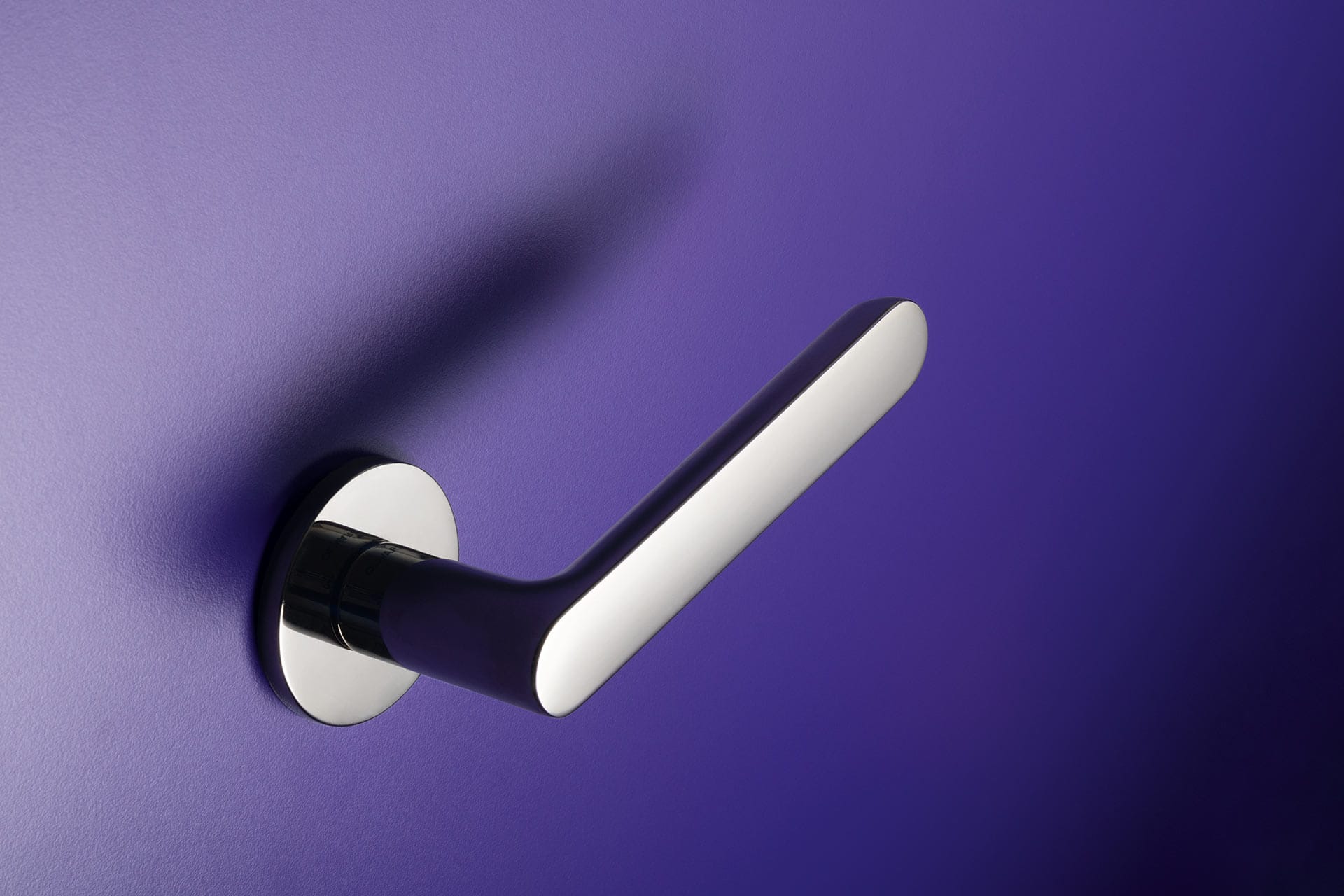 Icona Round Door Handle