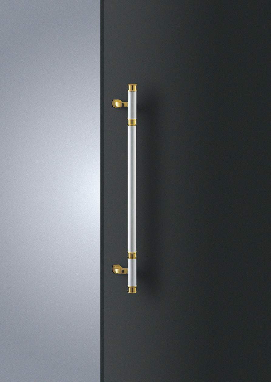 Elmes Of Japan Medium Entry Door Pull by Bellevue Architectural